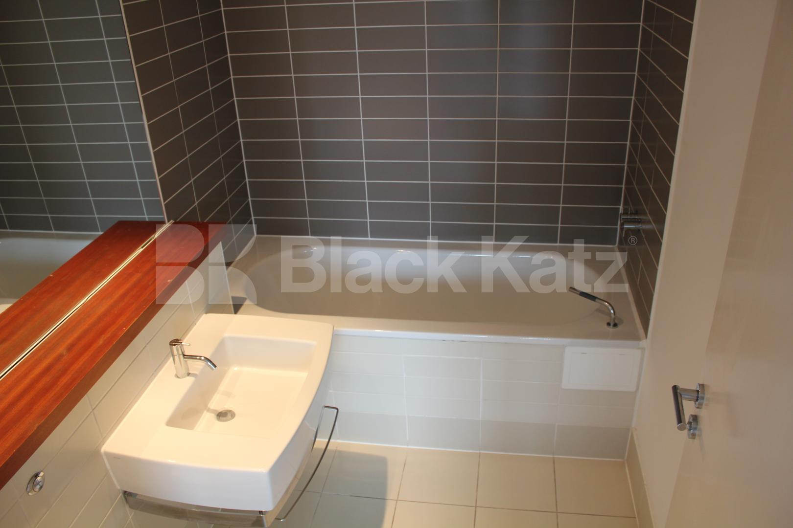 			NEW INSTRUCTION, 2 Bedroom, 1 bath, 1 reception Flat			 Pentonville road, Angel / Kings cross